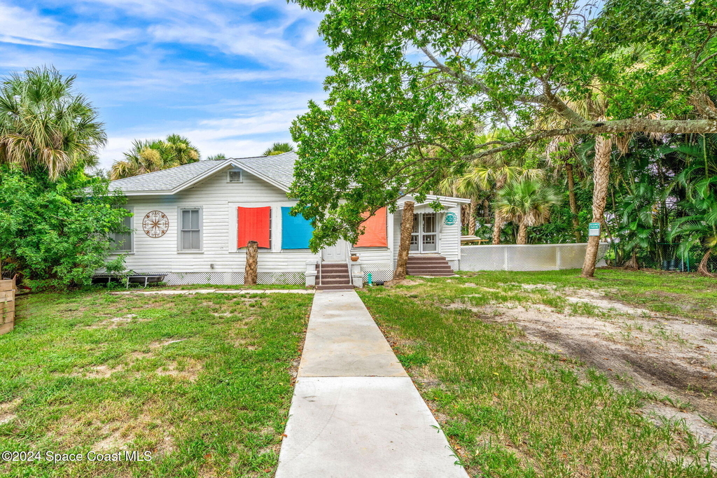 1365 Pineapple Avenue - Photo 0