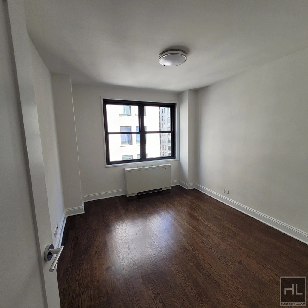 96 fifth avenue - Photo 3