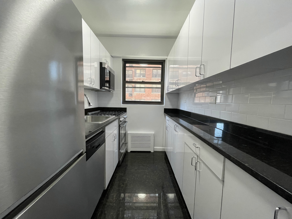 East 35th St - Photo 2