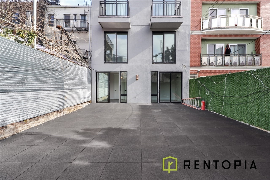 190 Ainslie Street - Photo 10
