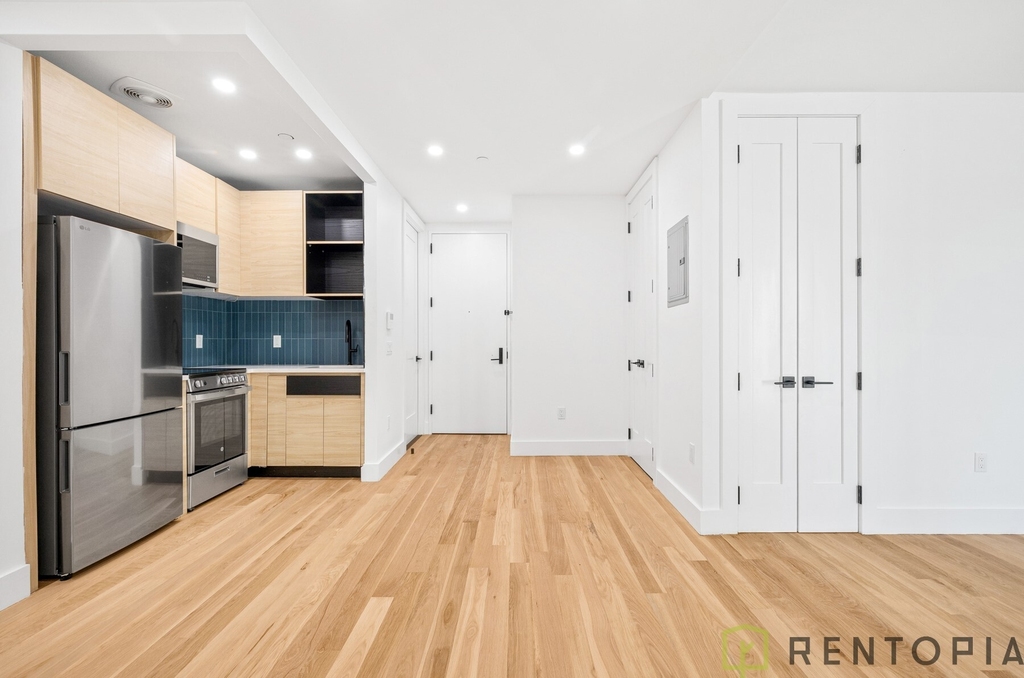 190 Ainslie Street - Photo 0
