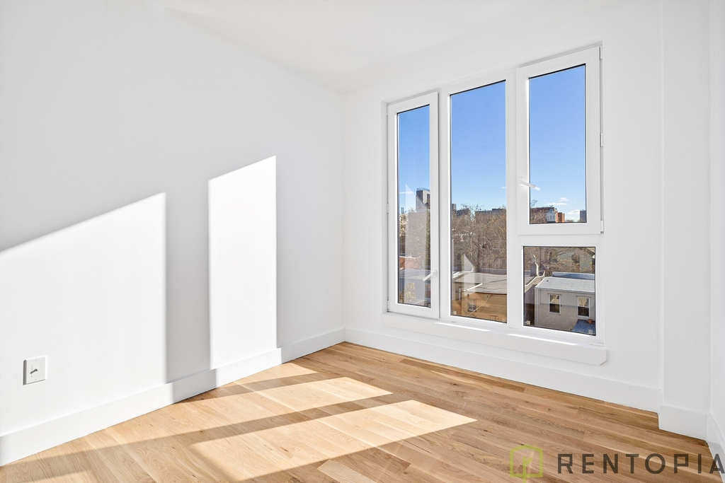 190 Ainslie Street - Photo 5