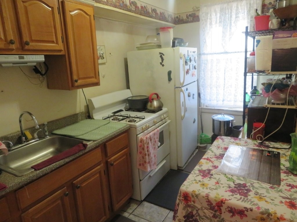 East 43rd Street - Photo 3