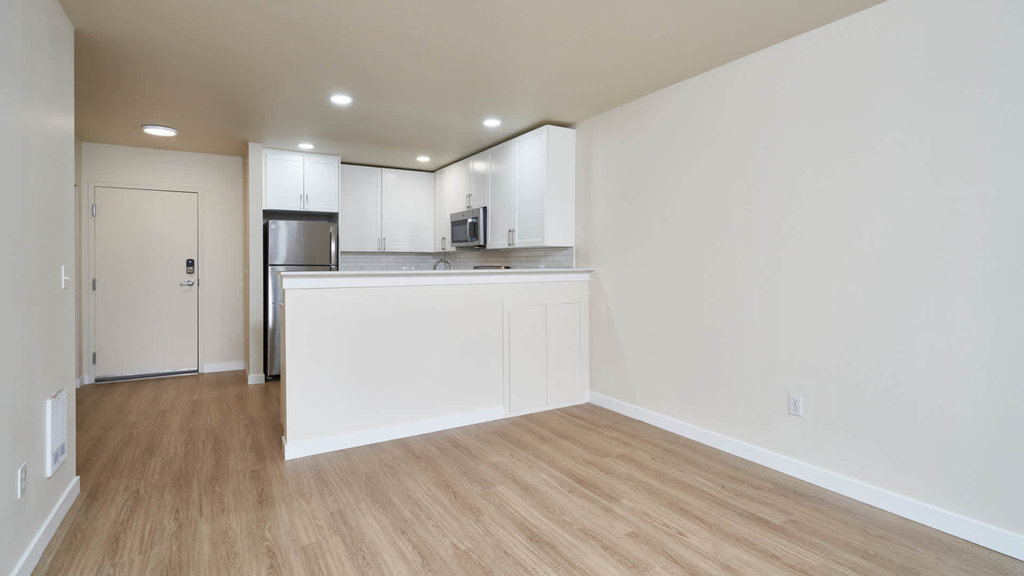 810 12th Avenue - Photo 7