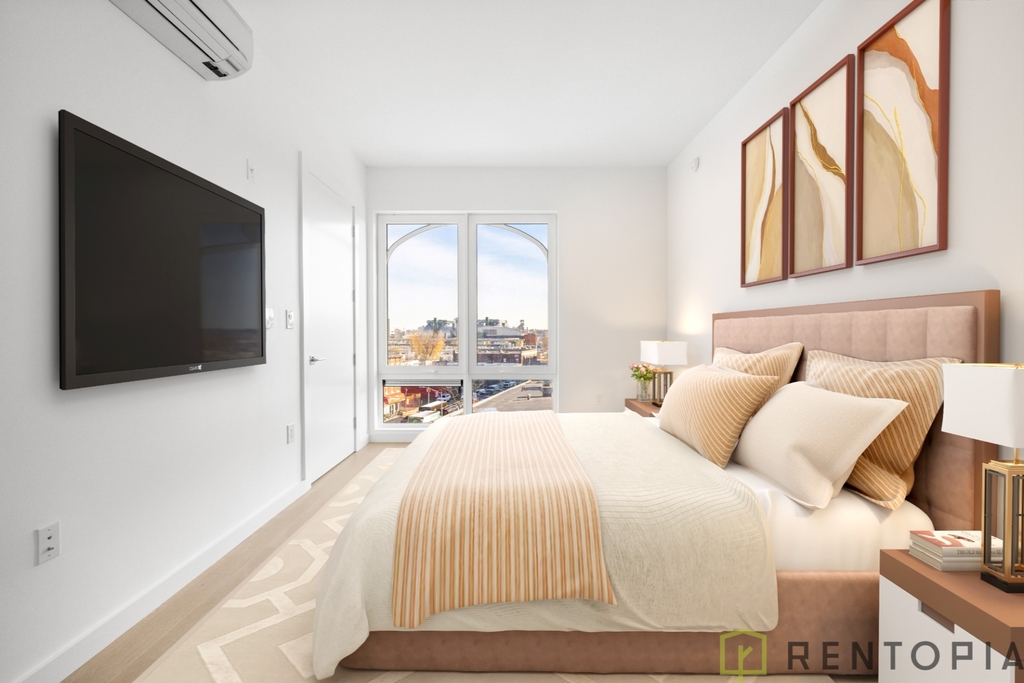 210 Greenpoint Avenue - Photo 5