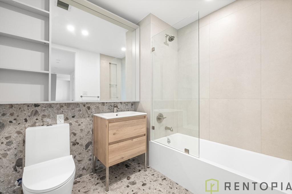 210 Greenpoint Avenue - Photo 6