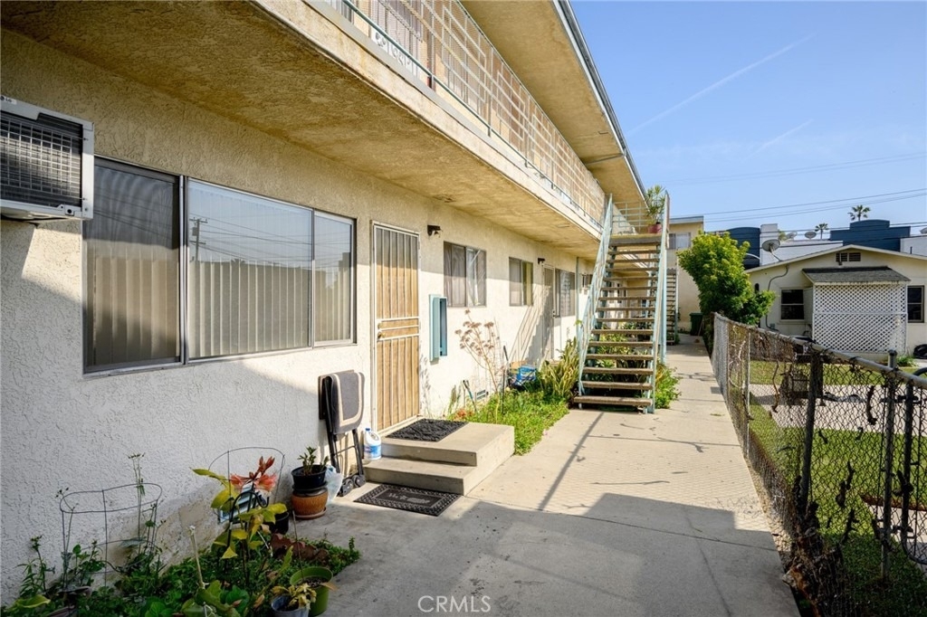 208 E Chevy Chase Drive - Photo 14