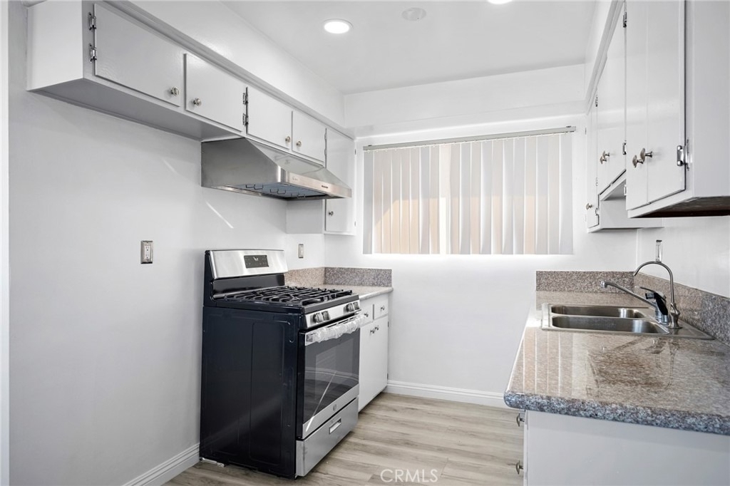 208 E Chevy Chase Drive - Photo 8