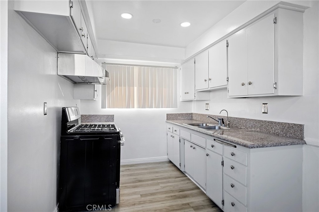 208 E Chevy Chase Drive - Photo 7