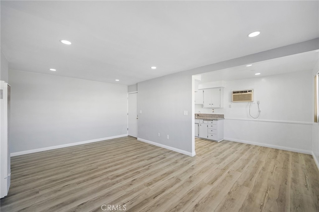208 E Chevy Chase Drive - Photo 4