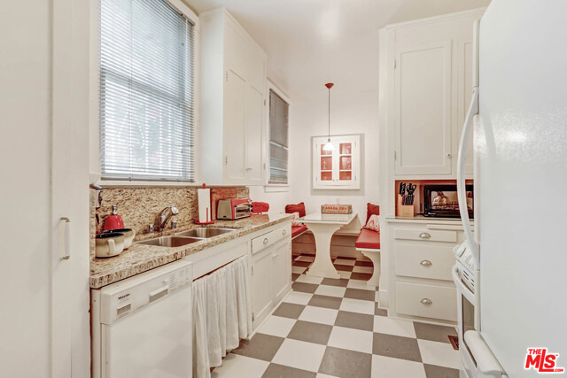 617 N Plymouth Boulevard - Photo 10