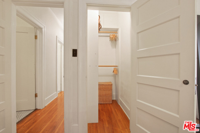 617 N Plymouth Boulevard - Photo 7