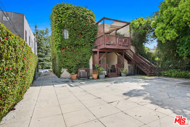 617 N Plymouth Boulevard - Photo 21
