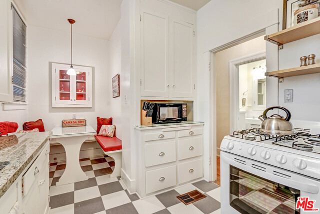 617 N Plymouth Boulevard - Photo 13