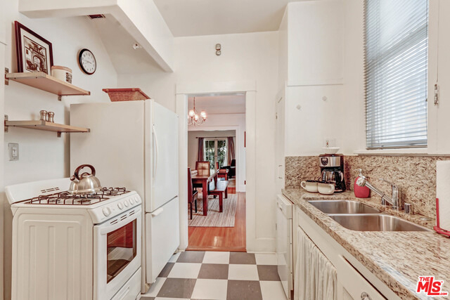 617 N Plymouth Boulevard - Photo 15