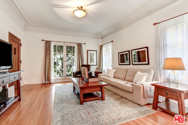 617 N Plymouth Boulevard - Photo 4