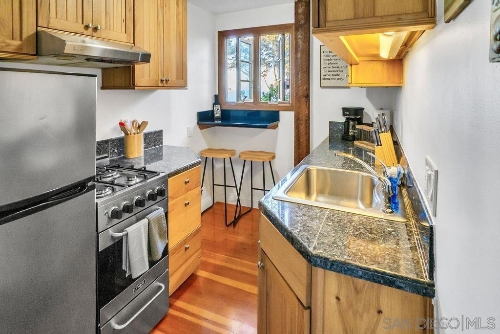 1315 Cave St - Photo 16