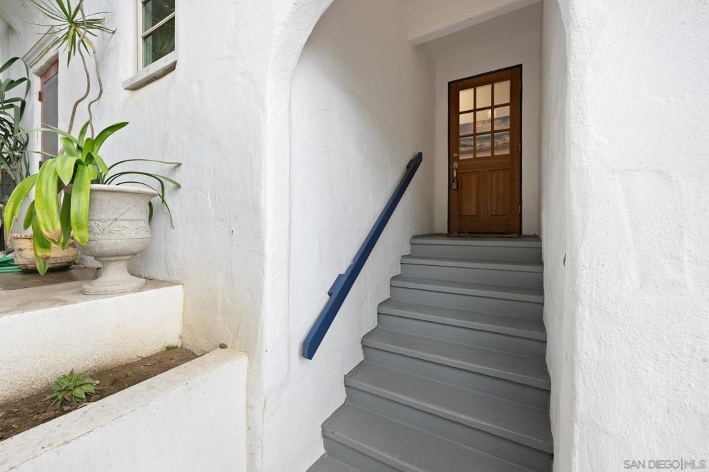 1315 Cave St - Photo 2