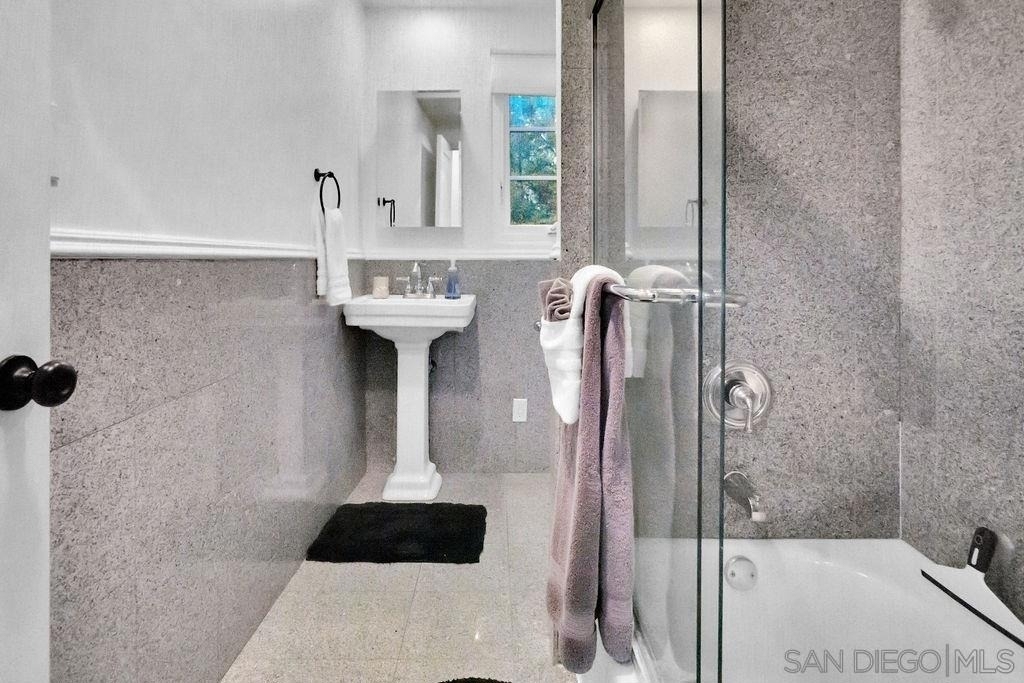 1315 Cave St - Photo 23