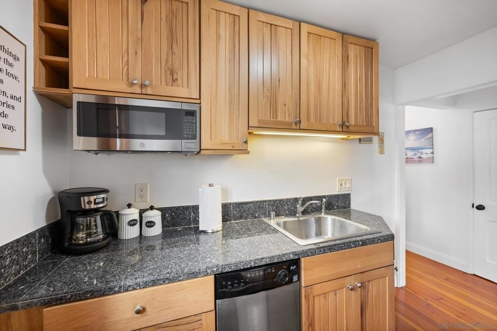 1315 Cave St - Photo 18