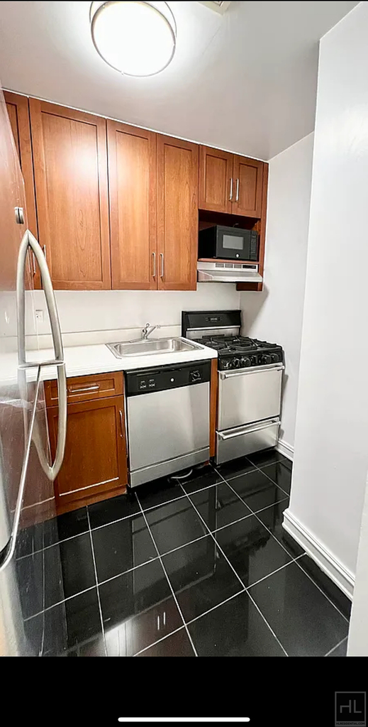 East 63 Street - Photo 1