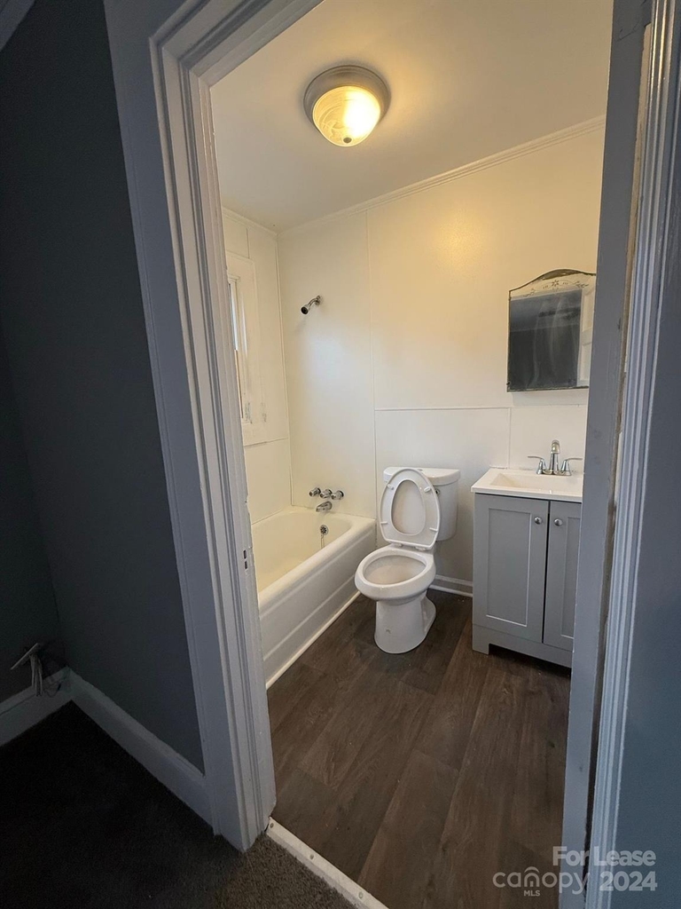 703 Louise Street - Photo 5