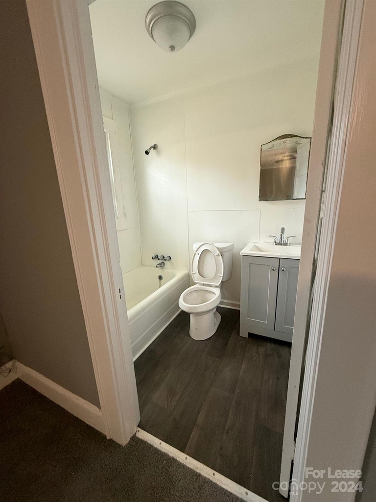 703 Louise Street - Photo 7