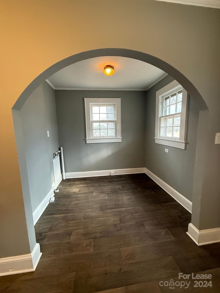 703 Louise Street - Photo 1