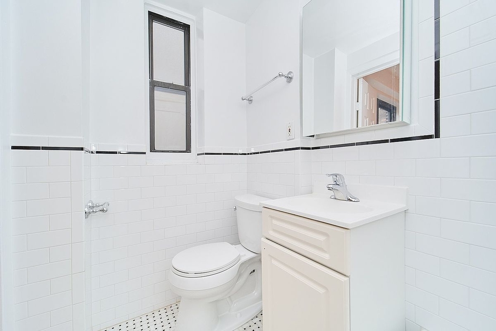 West 101st St - Photo 8