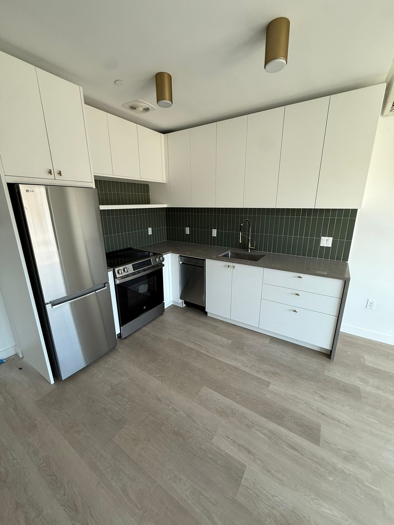 527 Grand Avenue - Photo 2