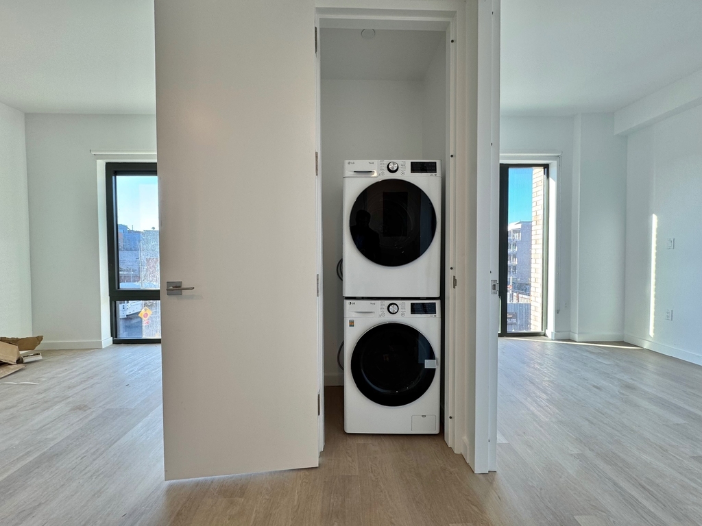 527 Grand Avenue - Photo 2