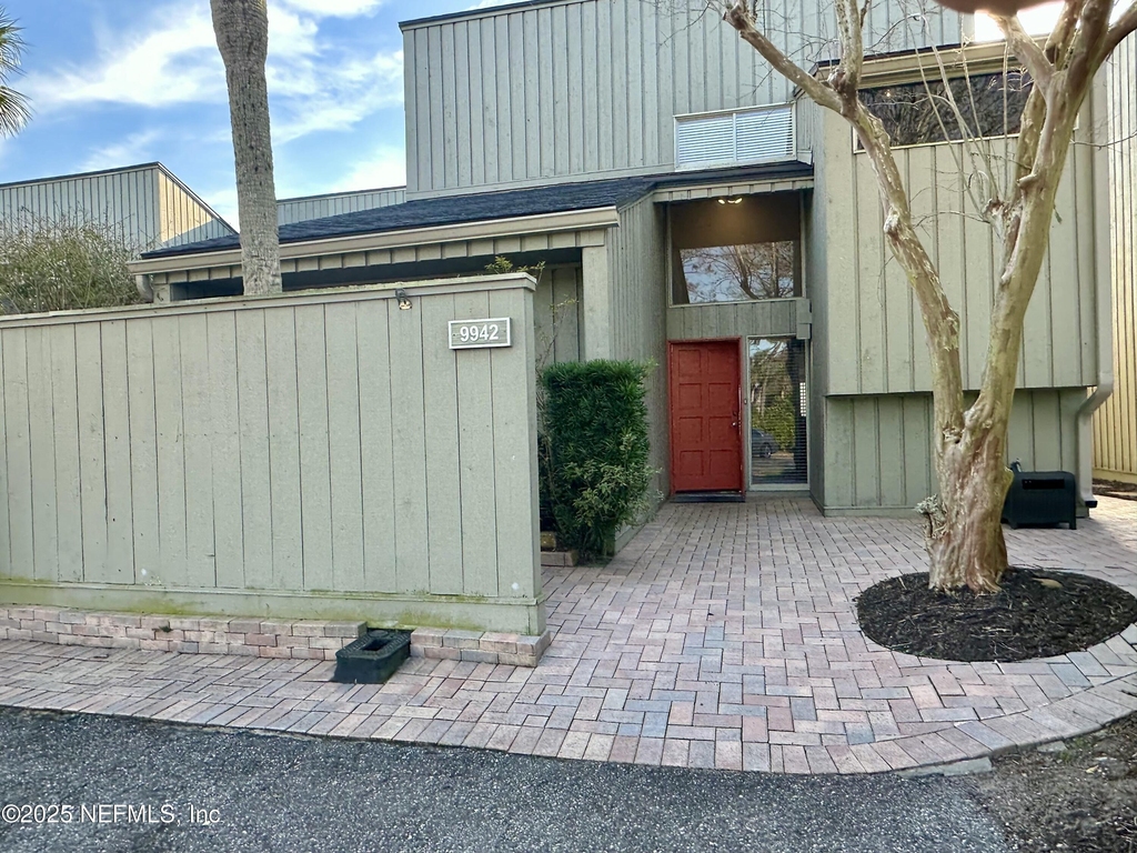 9942 Sawgrass Drive E - Photo 0