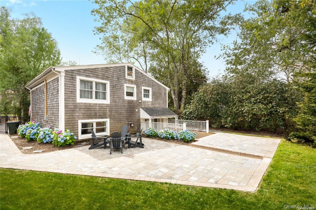 29 Missapoque Avenue - Photo 2