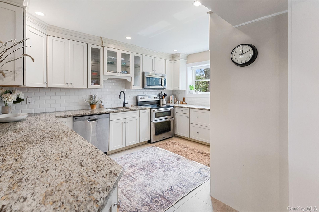 29 Missapoque Avenue - Photo 8