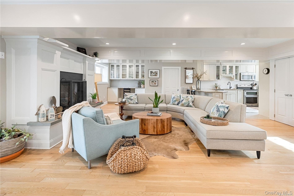 29 Missapoque Avenue - Photo 3