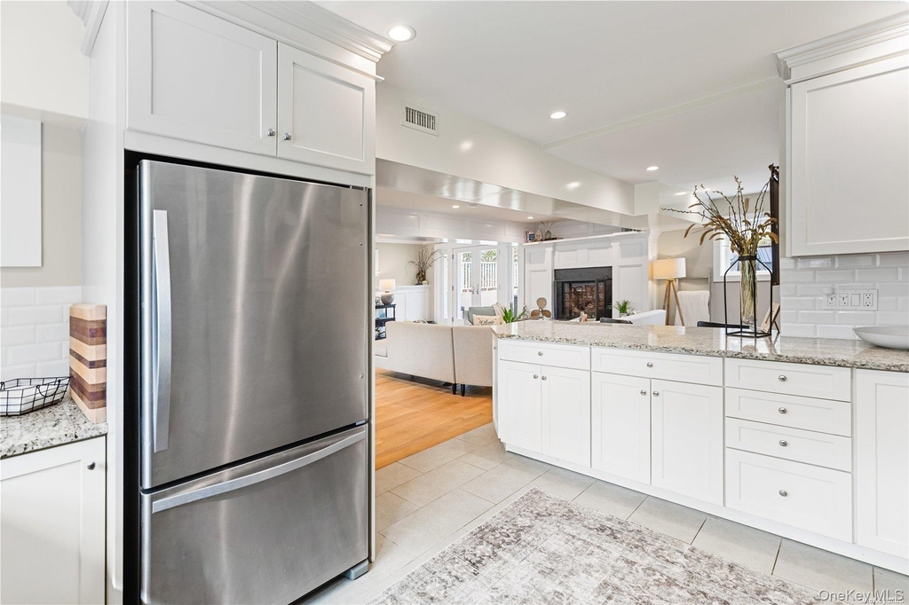 29 Missapoque Avenue - Photo 9