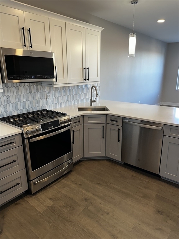 511 Hancock Street - Photo 1