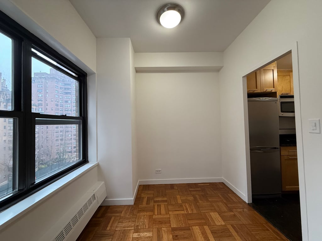 412 East 55th Street - Photo 12