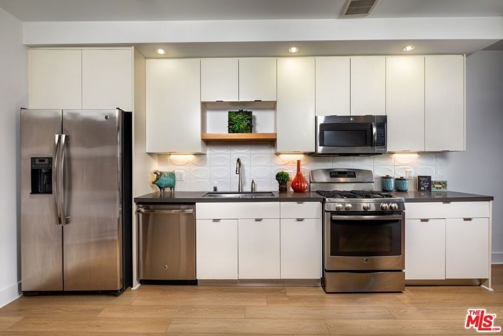 710 N El Centro Avenue - Photo 8