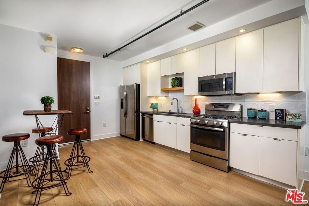 710 N El Centro Avenue - Photo 10