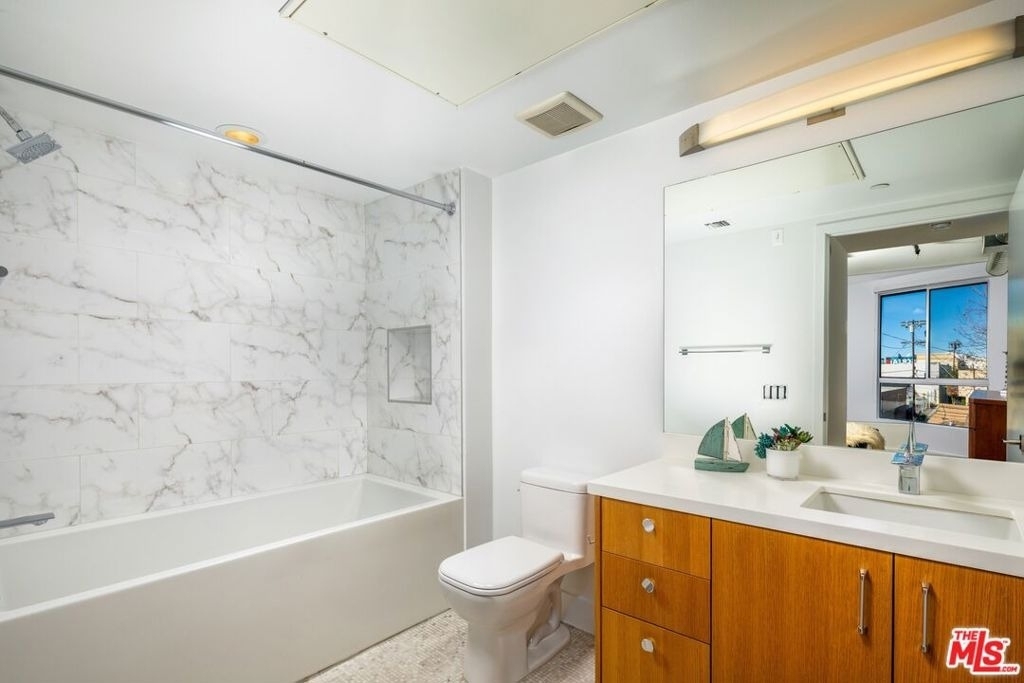 710 N El Centro Avenue - Photo 2