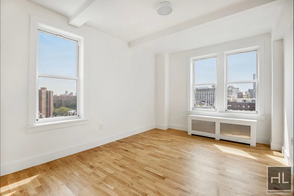 East 21st Street - Photo 3