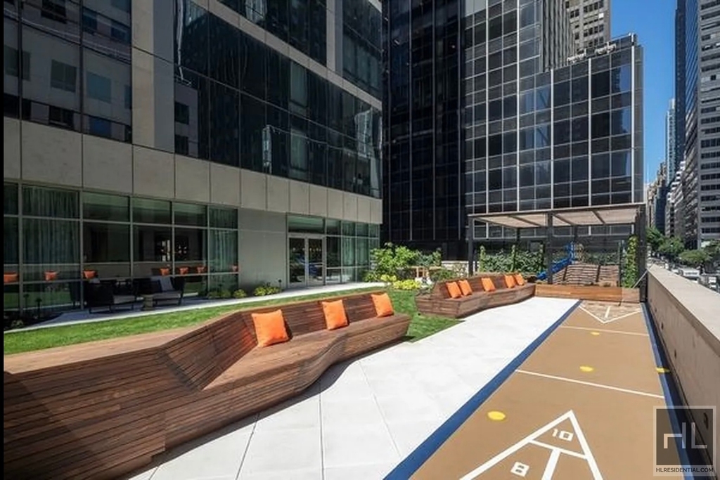East 39th Street - Photo 11