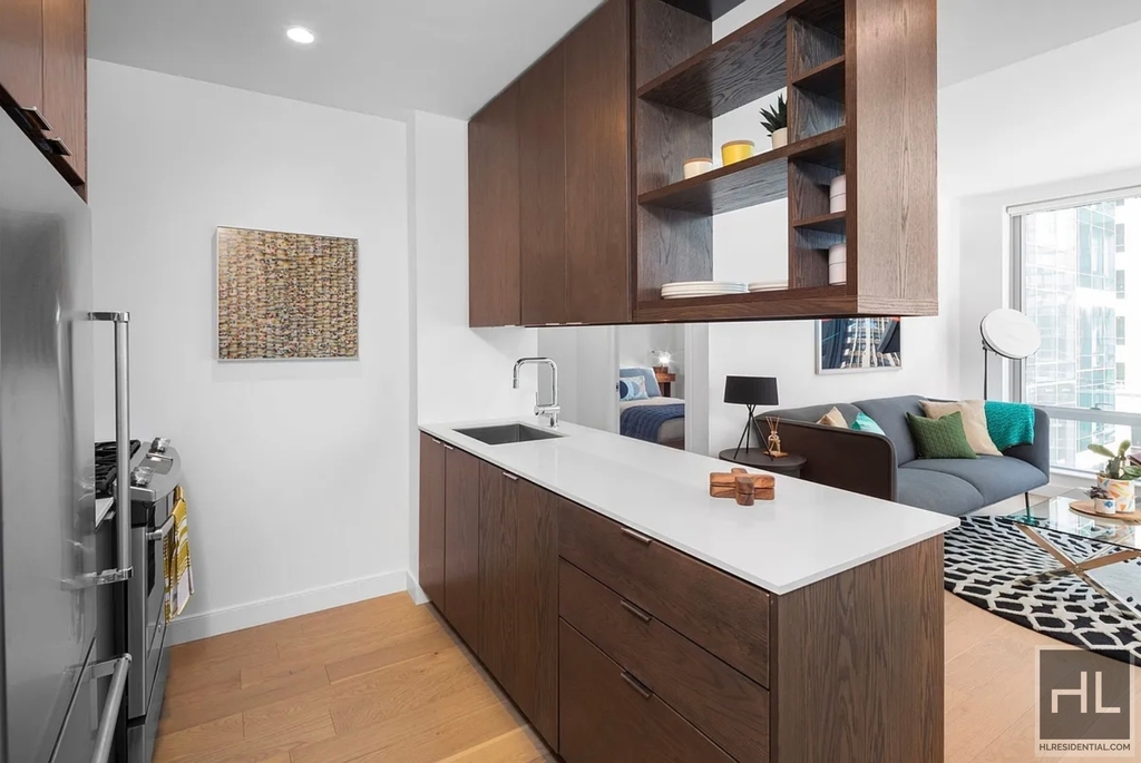 East 39th Street - Photo 4