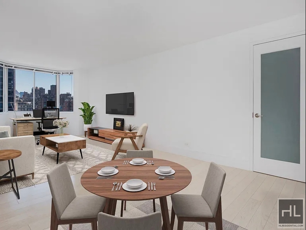 East 52nd Street - Photo 1