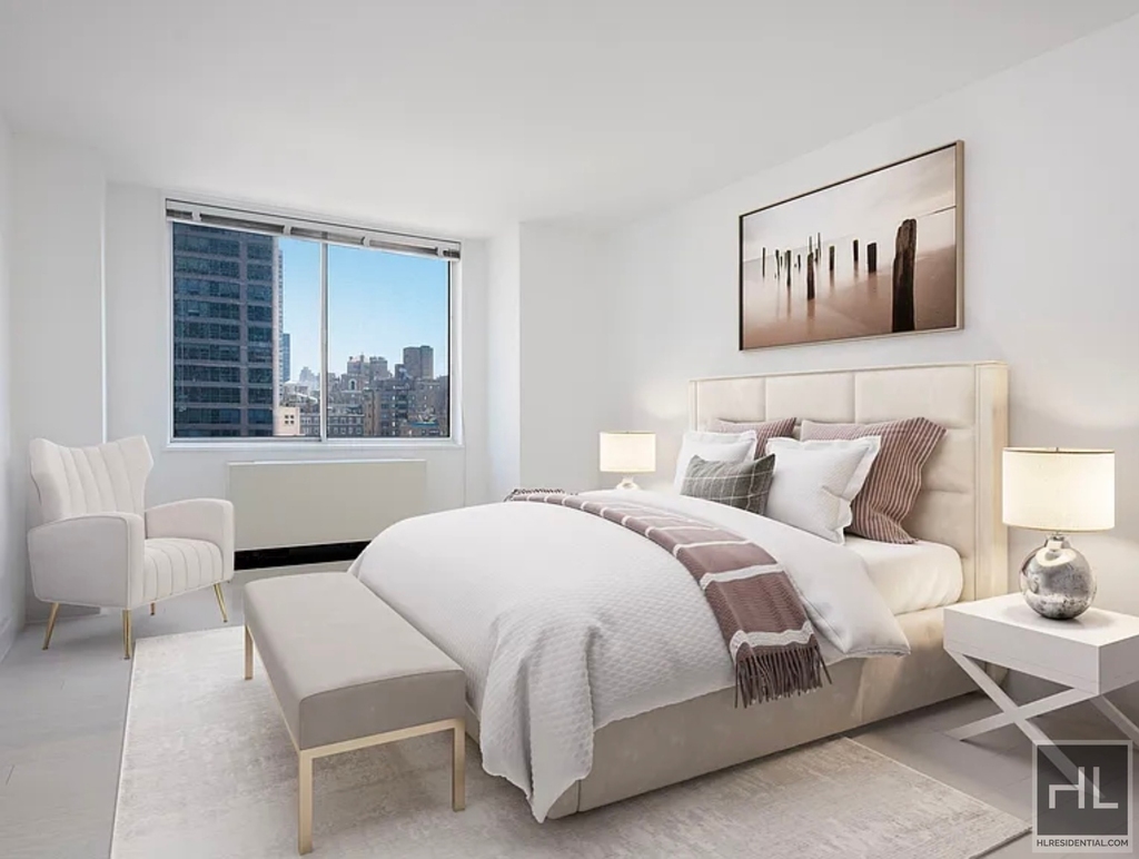 East 52nd Street - Photo 2
