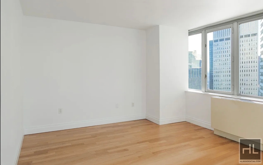 East 44th Street - Photo 6