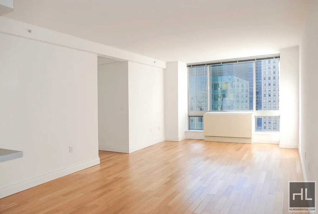 East 44th Street - Photo 1