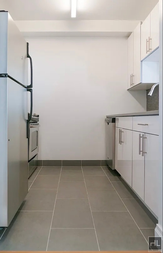 East 44th Street - Photo 4