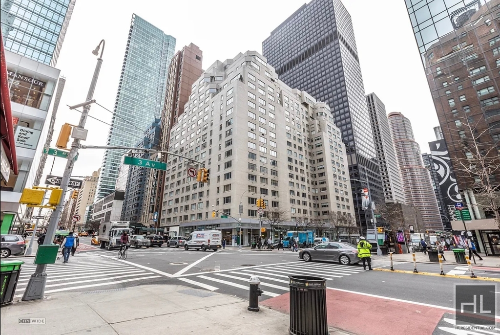 East 57th Street - Photo 6